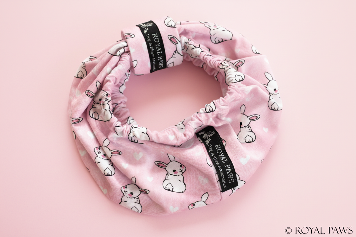 ROYAL PAWS Comfort Snood Lovely Bunny rosa Hintergrund